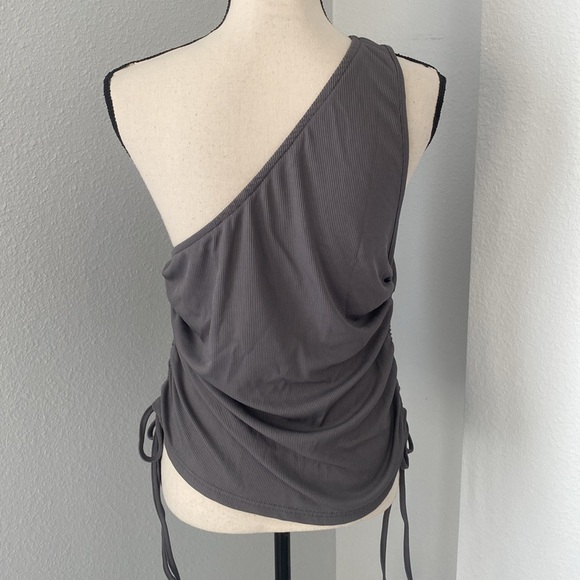 ❤️3x$20 - SHEIN Single Shoulder Strap Plus Size Top - Picture 4 of 10